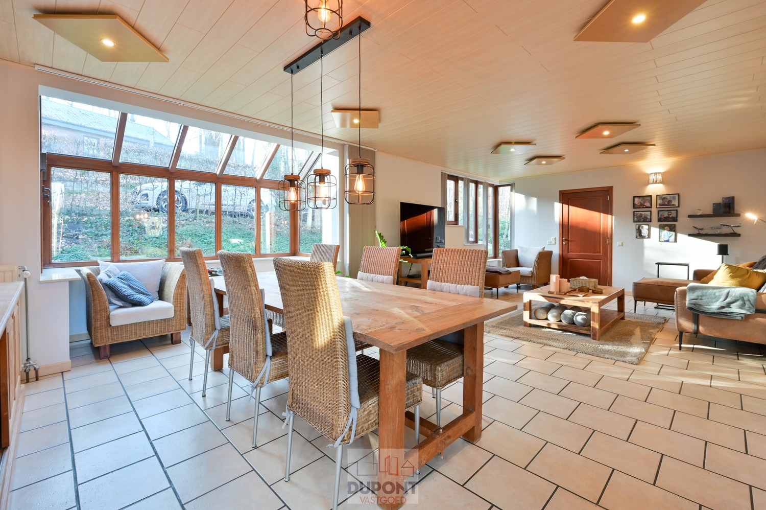 Villa gelegen in een prachtig bebost kader, zeer rustig gelegen, 3 tot 5 slaapkamers, zeer grote kelder. - foto 3