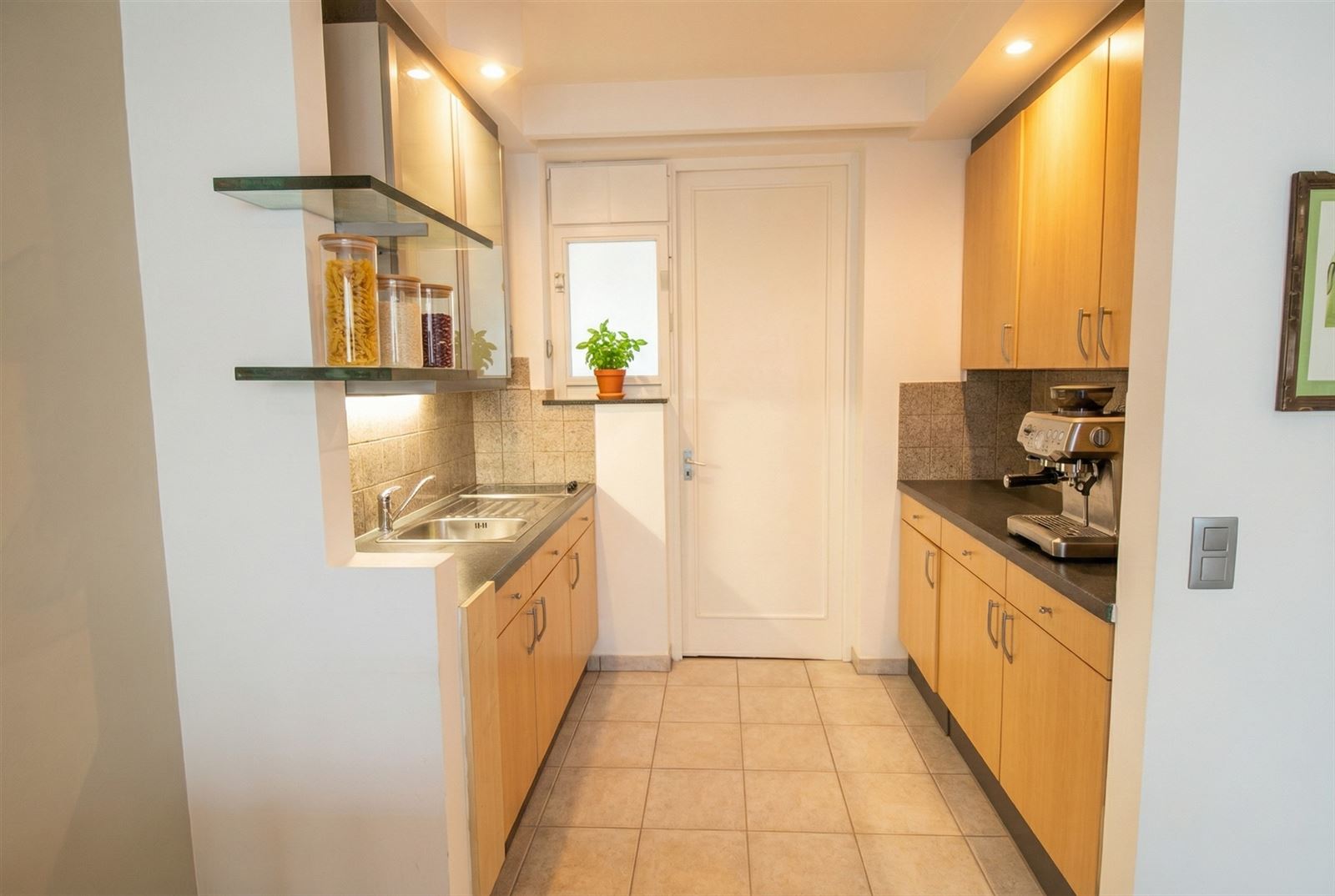 Gelijkvloers appartement met garagepl. en tuin - foto 5