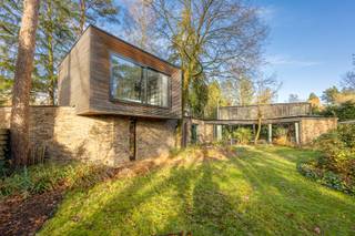 VILLANIVEAU 0Inkomhal, voorzien van gastentoilet.Bureel.Leefruimte, voorzien van openhaard.Open keuken.Polyvalente ruimte (2de bureel,...