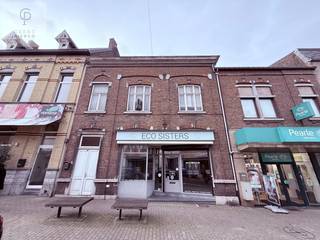 Stijlvol en ruim pand met unieke mogelijkheden in de StationsstraatDit exclusieve pand, dat jarenlang werd gebruikt door bakkerij Vangrootloon, ademt...