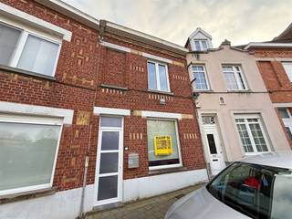 Deze charmante woning in Menen biedt een ideale kans voor starters of investeerders. Met een bewoonbare oppervlakte van 126 m² op een perceel van...