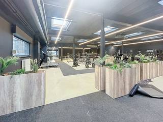 Het handelspand dat we hier te huur aanbieden in Deurne beschikt over +- 559m² en fungeert momenteel als een winkel die fitness artikelen...