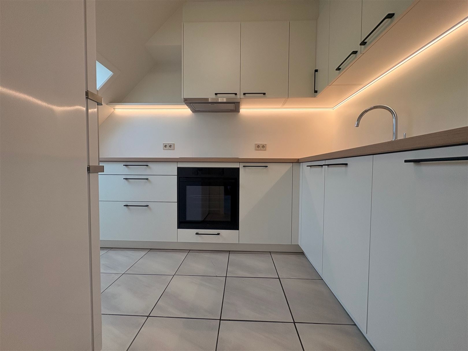 Instapklaar volledig gerenoveerd appartement met garage.  - foto 5