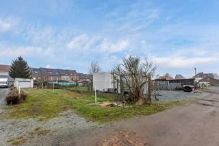 Voor meer info of een bezoek, bel 053 59 49 33 - In het hart van Meerbeke bevindt zich deze charmante rijwoning, ideaal gelegen op wandelafstand...