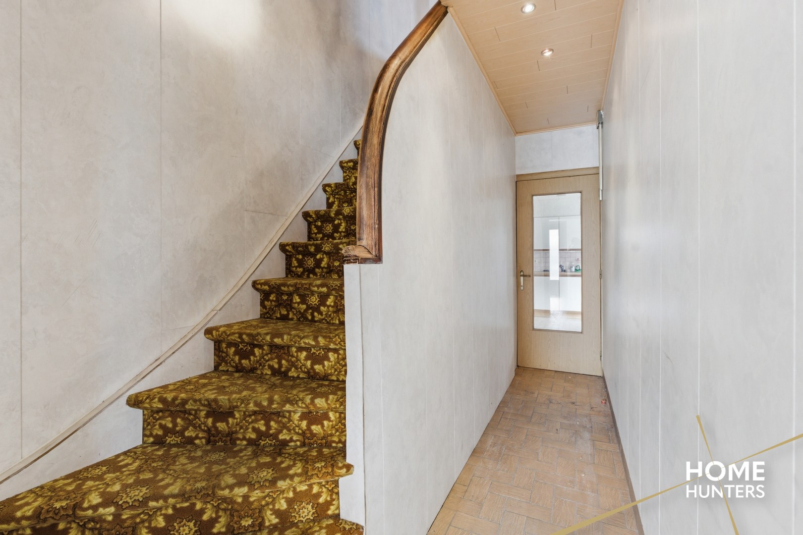 Halfopen te renoveren woning met 4 slaapkamers, ruime tuin en garage op gunstige locatie te Ieper - foto 5