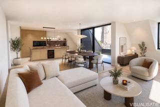 <p><strong>DIT PRACHTIGE PENTHOUSE MET 2 SLAAPKAMERS EN 3 TERRASSEN IS GELEGEN OP DE DERDE VERDIEPING VAN HET EXCLUSIEVE PROJECT 'DE TRAM', IN HET HARTJE VAN HOOGSTRATEN<br /><br /></strong><strong>INDELING<br />3DE VERDIEPING<br /></strong>Bij het binnenkomen word je verwelkomd in een ruime inkomhal met vestiaire en gastentoilet. Van hieruit betreed je de indrukwekkende leefruimte, waar grote raampartijen en een open, volledig geïnstalleerde luxe keuken met kookeiland zorgen voor een bijzonder ruim en licht gevoel. Aansluitend aan de keuken bevindt zich een praktische koele berging.<br /><br />Via de leefruimte heb je toegang tot het eerste terras van <strong>11,5 m²</strong>, met een prachtig en open zicht op de Sint-Katharinakerk — een uniek stadsbeeld dat dagelijks charme en karakter biedt. Daarnaast is er nog een <strong>zuidgericht balkon van 5,5 m²</strong>, ideaal om op elk moment van de dag van de zon te genieten.<br /><br />De nachthal is functioneel ingericht met een ingemaakte halkast, een technische berging (warmtepomp, aansluiting wasmachine en droogkast) en een extra toilet. <br /><br />De master bedroom beschikt over een dressing, een luxe ensuite badkamer (inloopdouche, bad en dubbel lavabomeubel) én directe toegang tot een derde terras van <strong>10 m²</strong>. De tweede ruime slaapkamer is eveneens voorzien van een dressing en ensuite badkamer met inloopdouche en enkel lavabomeubel.<br /><br /><strong>BUITEN<br /></strong>Met drie terrassen (noord, oost en zuid oriëntatie) geniet je op elk moment van de dag van zon, schaduw en privacy, volledig afgestemd op jouw voorkeur.<br /><br /><strong>KELDERVERDIEPING<br /></strong>In de ondergrondse verdieping is er een parkeergarage met autostaanplaatsen, fietsenstalling en private bergingen.<br /><br /><b>ALGEMEEN<br /></b>Dit penthouse wordt volledig instapklaar opgeleverd met hoogwaardige materialen en ruime afwerkingsbudgetten. Het project bevindt zich momenteel in de laatste afwerkingsfase. Autostaanplaats en kelderberging zijn apart aan te kopen.<br /><br />Project en uitvoering: <strong>Martrick Projects</strong>.</p>