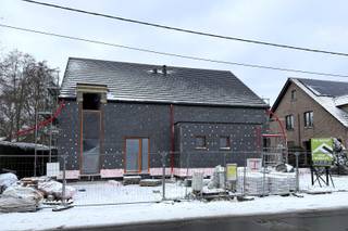 À proximité du centre-ville, cette nouvelle construction est à vendre, située dans un beau quartier résidentiel à distance de marche du parc de...