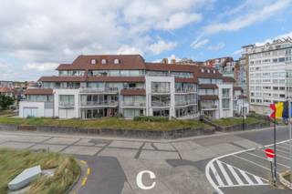 Res. Long Beach.<br />Discrete verkoop: appartement gelegen in residentie Long Beach, met spectaculair frontaal zeezicht en verlengde van kustlijn richting Rubensplein.<br />Uniek in zijn soort! <br />Ref. A731C