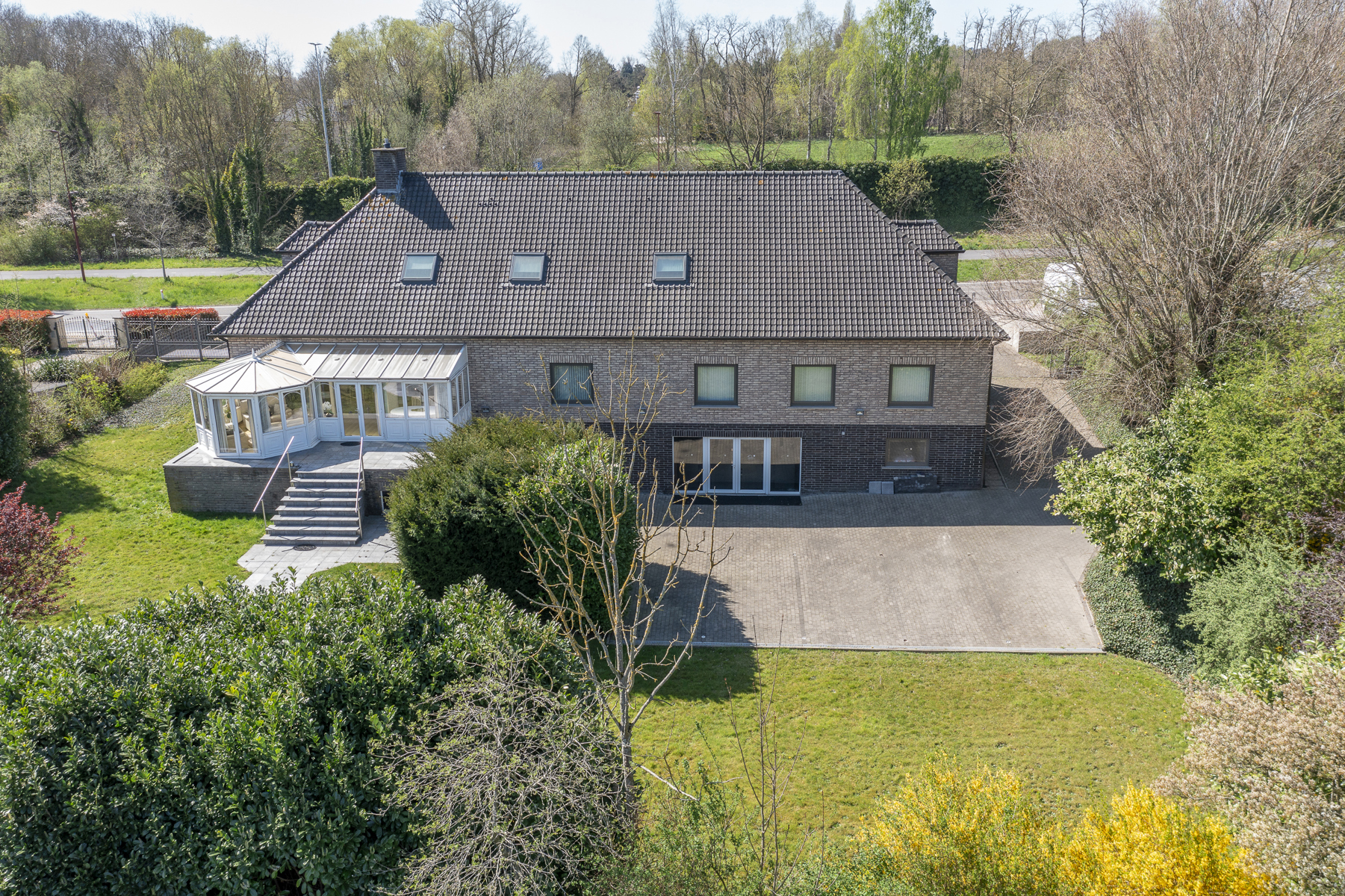 Villa met kantoor en atelier te Meise. - foto 3