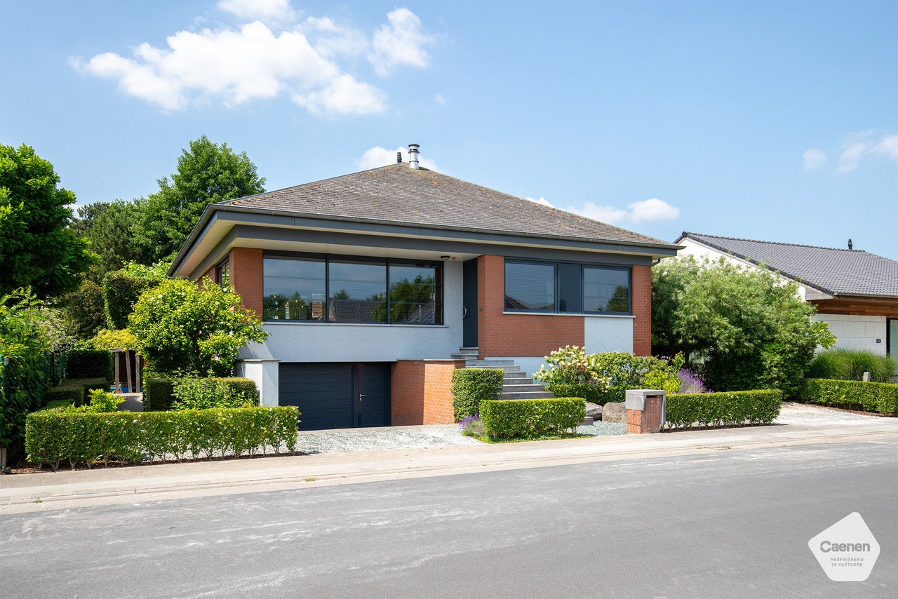 UNIEKE &amp; LUCHTIGE ALLEENSTAANDE WONING met 4 SLAAPKAMERS ,RUIME GARAGE en TUIN - foto 1