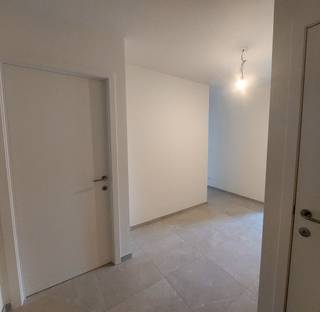 Op zoek naar een recent appartement dat comfort, ruimte en energiezuinig wonen combineert? Dit prachtige nieuwbouwappartement op de eerste...