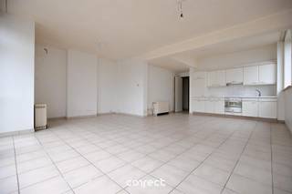 Op te frissen gelijkvloers appartement met 2 slaapkamersCentraal gelegen gelijkvloersappartement, rustig gelegen aan de achterzijde van...
