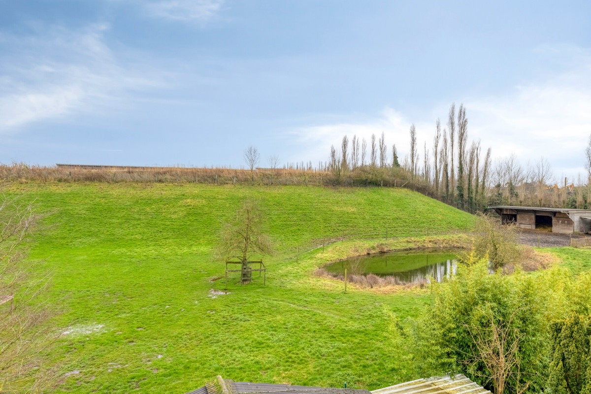 Vrijstaande - te renoveren - woning op goed georiënteerd grondstuk van 1199 m2 - foto 4