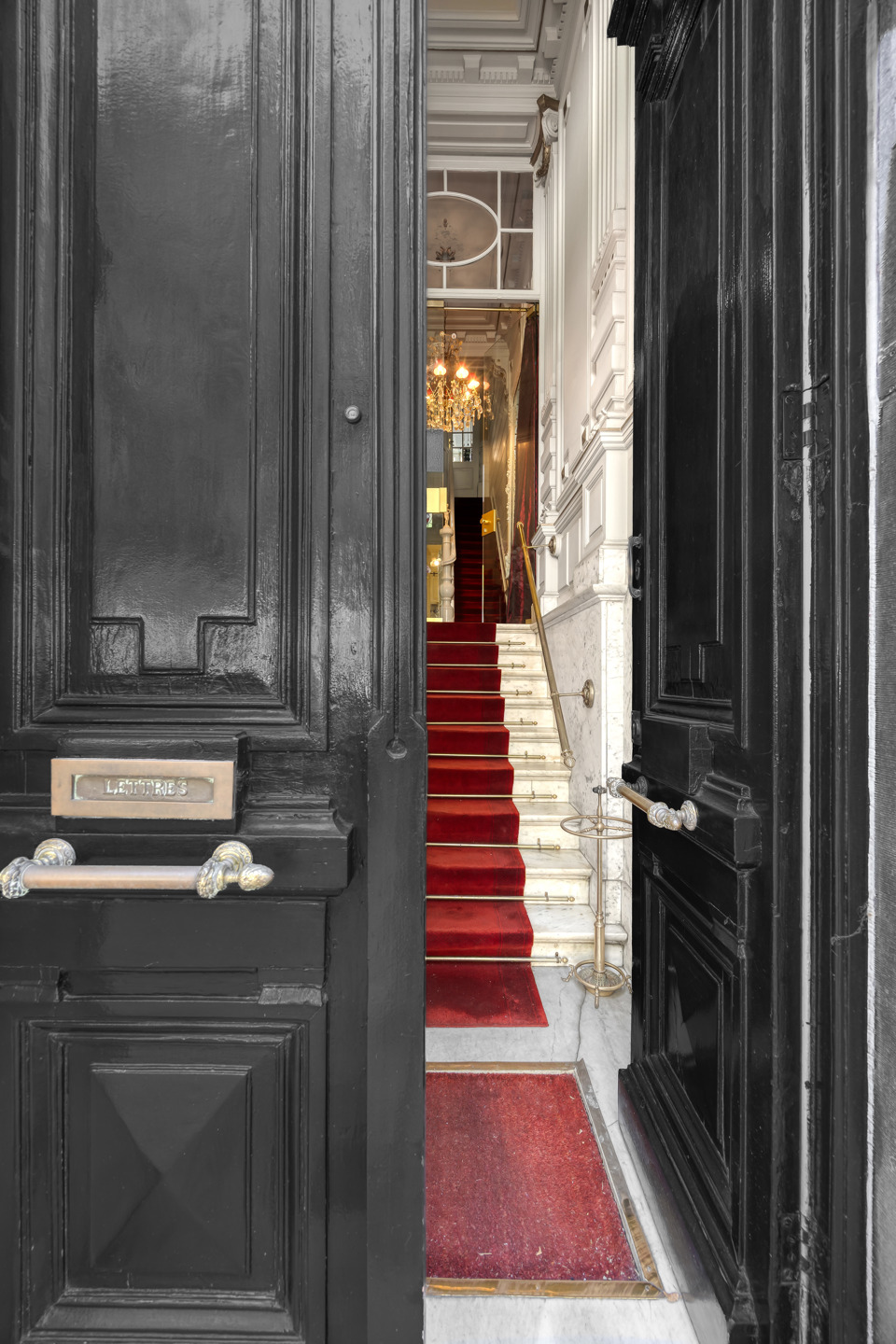 Historische grandeur met uitzonderlijk woonpotentieel - foto 4