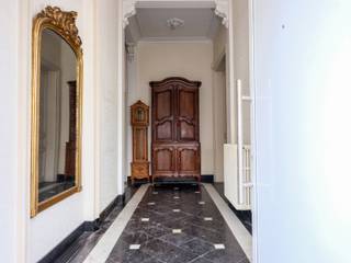 <div>
<section>
<div>
<div>
<div>
<div>
<div>
<div>
<h2>Karaktervolle pastorie met ruime tuin, 4 slaapkamers en praktijk- of kantoorruimte<span></span></h2>
<p>Bent u op zoek naar een <strong>karaktervolle woning</strong> met veel ruimte, een <strong>landelijke ligging</strong> en tal van mogelijkheden voor <strong>thuiswerk</strong>, een <strong>vrij beroep</strong> of <strong>praktijk aan huis</strong>? Dan is deze prachtige pastorie beslist een bezoek waard.</p>
<h3>Indeling</h3>
<p><strong>Kelderverdieping</strong></p>
<ul>
<li>Volledig onderkelderd.</li>
</ul>
<p><strong>Gelijkvloers</strong></p>
<ul>
<li>Ruime inkomhal, Twee afzonderlijke bureaus of praktijkruimtes, Lichtrijke leefruimte , Gezellig salon, Keuken, Berging, Wasplaats,, Gastentoilet, Garage</li>
</ul>
<p><strong>Eerste verdieping</strong></p>
<ul>
<li>Overloop, 4 volwaardige slaapkamers, Badkamer, Extra kamer, ideaal als dressing, bureau of hobbyruimte</li>
</ul>
<p><strong>Zolderverdieping</strong></p>
<ul>
<li>Ruime zolder met uitbreidings- of opslagmogelijkheden.</li>
</ul>
<h3>Troeven</h3>
<ul>
<li>Authentieke en karaktervolle pastorie</li>
<li>Rustige, landelijke ligging</li>
<li>Ruime gezinswoning met veel bewoonbare oppervlakte</li>
<li>4 slaapkamers</li>
<li>Meerdere bureauruimtes, ideaal voor thuiswerk of een vrij beroep</li>
<li>Volledig onderkelderd</li>
<li>Garage en praktische bergruimtes</li>
<li>Diepe tuin met veel privacy</li>
<li>Tal van mogelijkheden voor wonen, werken of een combinatie van beide</li>
</ul>
<p>Dit vastgoed wordt u aangeboden via het biedplatform van COVAST. Indien u belangstelling heeft om een bod uit te brengen kan dit enkel via ALBERT immo.<br />Wanneer uw bod weerhouden wordt door de verkoper zal u als koper eveneens instaan voor de betaling van het honorarium aan COVAST, dat vastgesteld is op 3,93% van de geboden prijs. Alle wettelijke opzoekingen kunt u bekomen na contactname met Albert B2B. <br /><br />Bent u op zoek naar een ruime burgerwoning met praktijk -of kantoorruimte, neem dan voor meer inlichtingen of een bezoek op afspraak contact op met ALBERT B2B, Dominique Baes op 0498/12.82.20 of via dominique.baes@albert.immo</p>
</div>
</div>
</div>
</div>
<div></div>
</div>
</div>
</section>
</div>
<div></div>