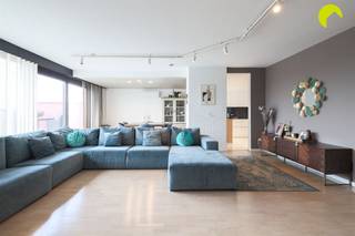 Ontdek deze prachtige penthouse met panoramisch uitzicht in Hoboken.De lift brengt u tot aan de voordeur van uw appartement, met een bewoonbare...