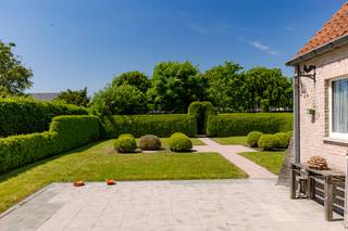 Pour plus d’informations ou pour planifier une visite, contactez Deborah via deborah@vicusvastgoed.be ou au 0479/768.126À VENDRE – Spacieuse villa...