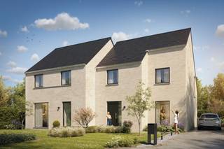 Hectaar bouwt twee halfopen nieuwbouwwoningen in Wervik, centraal gelegen nabij verschillende voorzieningen. Scholen, winkels, sportfaciliteiten en het stadscentrum zijn vlot bereikbaar. Dankzij de nabijheid van openbaar vervoer en belangrijke invalswegen ben je bovendien snel onderweg richting Ieper of Kortrijk - ideaal voor wie op zoek is naar een centraal gelegen en energiezuinige woning.<br /><br /><strong>Indeling van de woningen:</strong><br />Gelijkvloers: Inkomhal met gastentoilet, lichtrijke leefruimte met raampartijen en open keuken, ruime berging<br />Verdieping: Nachthal met apart toilet, 3 ruime slaapkamers, badkamer met ligbad, inloopdouche en dubbele lavabo<br />Zolder: Ruime zolder bereikbaar via zolderluik – ideaal als extra berging of hobbyruimte <br /><br /><strong>Troeven van deze woningen:</strong>
<ul>
	<li>Energiezuinig wonen</li>
	<li>Vloerverwarming op het gelijkvloers</li>
	<li>Regenwaterput van 7.500L aangesloten op toiletten, wasmachine en buitenkraan </li>
	<li>Mogelijkheid tot het plaatsen van een carport</li>
	<li>Kies zelf de afwerking van jouw woning volgens smaak en budget </li>
</ul>
Contacteer ons vandaag nog voor meer informatie of een afspraak op ons kantoor te Roeselare. <br /><span>(Foto's zijn referentiebeelden van voorgaande projecten)</span>