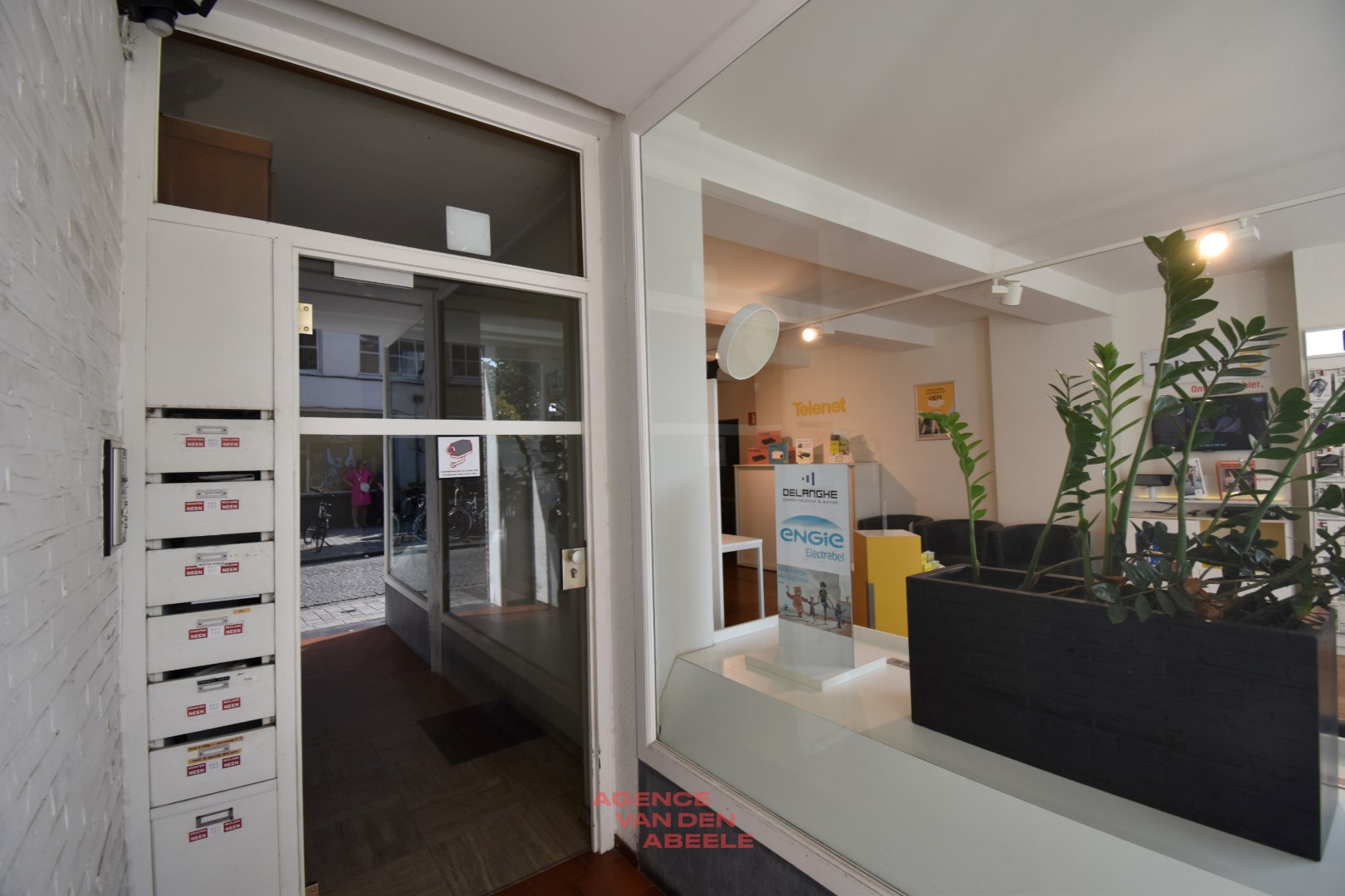 Opbrengsteigendom met 6 appartementen en commerciële handelsruimte - foto 4