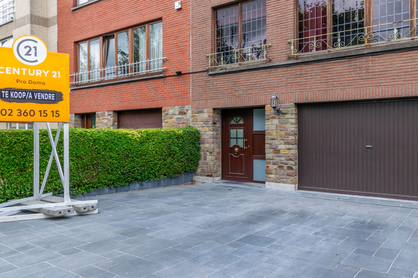 OPBRENGSTGEBOUW MET 2 APPARTEMENTEN, GARAGE & TUIN ! - foto 2