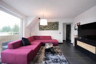 Op wandelafstand van het gezellige dorpsplein van Moerbeke bevindt zich dit instapklare appartement met twee slaapkamers.Het appartement is gelegen...