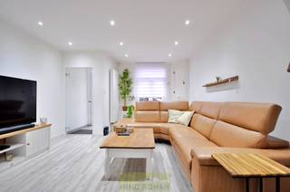 Recent gerenoveerde woning met carport te Ronse. Goed gelegen, op wandelafstand van het bruisende stadscentrum, shopping plaza en tal van...