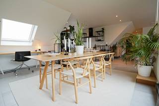 Deze residentie met hedendaagse architectuur geeft u alle comfort en dit op wandelafstand van station en centrum van het bruisende Puurs. Het appartement is compleet afgewerkt en bovendien zeer energiezuinig. Het beschikt over een ruime woonkamer met open keuken voorzien van alle comfort, een ruim zuid-gericht terras, voldoende bergruimte, 2 slaapkamers en een badkamer voorzien van een inloopdouche. Daarnaast is er een kelderberging en parking inbegrepen in de prijs. Het appartement is toegankelijk met een lift.<br />Huurprijs: 1.175 euro + 100 euro gemeenschappelijke kosten<br />Voor meer info bel 052/41.41.94 of info@rosiersderidder.be<br />referentie: 5683