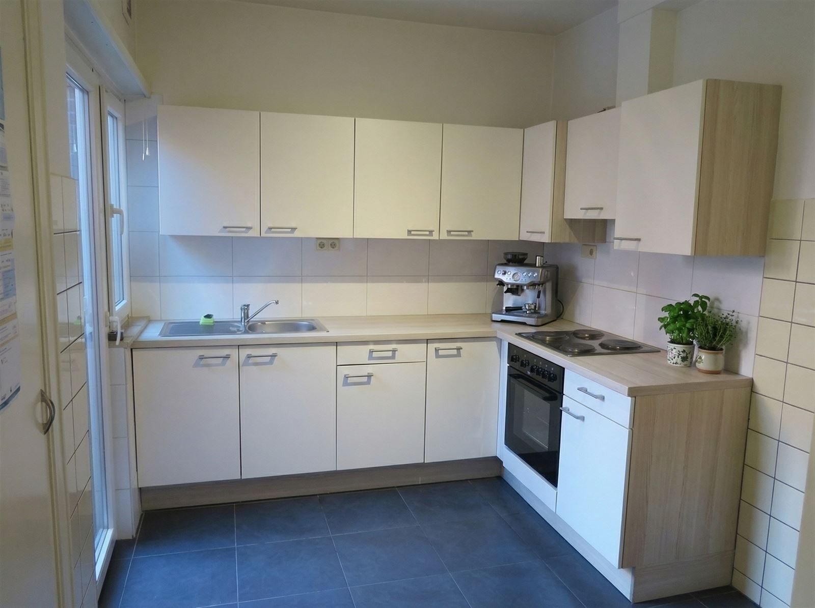 Gerenoveerd appartement vlakbij de Nieuwe Kaai - foto 3