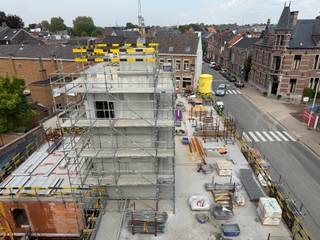 <strong>Ligging</strong><br /><br />Trevo4 bevindt zich op een unieke locatie aan het Liedtspark en het cultureel centrum De Woeker, in het levendige stadscentrum van Oudenaarde.<br /><br />Winkels op wandelafstand, culturele evenementen aan de overkant van de straat en een uitstekende bereikbaarheid via het openbaar vervoer (bus en trein), fietsroutes en invalswegen.<br /><br /><strong>Duurzaam - Energiezuinig - Kwaliteitsvol</strong><br /><br />Bij Trevo4 staat duurzaamheid en kwaliteit centraal. De appartementen zijn ontworpen met de modernste technologieën en materialen, wat zorgt voor een comfortabele leefomgeving en financiële voordelen voor de bewoners. Het project heeft een kwalitatieve E-waarde, wat zorgt voor een zeer energiezuinige woonervaring. Elke ruimte wordt opgeleverd met materialen en afwerkingen van de hoogste kwaliteit, waardoor een luxueuze en duurzame woonervaring wordt gegarandeerd.<br /><br />Trevo4 bestaat uit 20 appartementen, een mix van 1, 2 en 3 slaapkamer appartementen met terassen. Het project beschikt verder over 22 ondergrondse private parkeerplaatsen, 22 privatieve kelderbergingen en fietsbergingen.<br /><br />Er zijn twee commerciële ruimtes.<br /><br />Reeds 25% verkocht! Aankoop aan 6% BTW mogelijk indien de koper aan de voorwaarden voldoet.<br />Nieuw voor investeerders : het 6% BTW-tarief geldt nu ook voor aankopen die gedurende 15 jaar verhuurd worden (onder de toepasselijke wettelijke voorwaarden). Dat verlaagt de aankoopkost en kan uw netto-rendement aanzienlijk verbeteren.<br /><br />Contacteer Krista voor meer informatie op 0470707226.