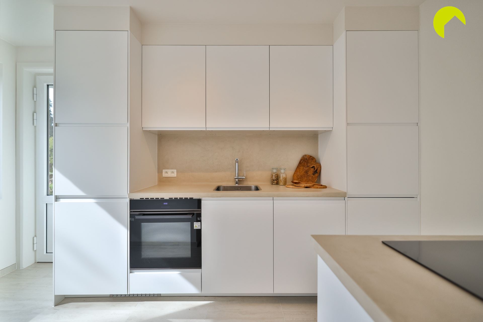 Gerenoveerd appartement met 2 slaapkamers + tuin - foto 3