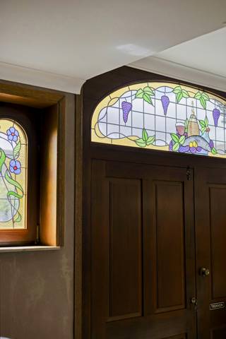 This unique building, located on the Opitterbaan in Tongerlo, offers a wealth of opportunities for those looking for a combination of living...