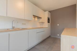 Op een rustige locatie te Sint-Amands, gelegen langs de oevers van de Schelde, treffen we dit instapklaar appartement op de eerste verdieping.Bij het...