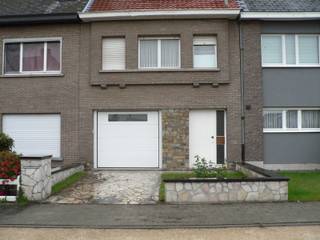 Deze woning is rustig gelegen doch nabij winkels/warenhuizen, scholen, openbaar veroer, verbindingswegen, AZORG ziekenhuis,...
Ze heeft de volgende indeling: Gelijkvloers: inkomhal/traphal, gezellige leefruimte met aansluitend de ingerichte keuken voorzien van een keramische kookplaat, dampkap, oven, koelkast, diepvries en dubbele spoelbak. Verder treffen we de garage met ruimte voor 1 wagen en aansluiting voor wasmachine en droogkast. Eerste verdieping: nachthal, badkamer met enkele lavabo, ligbad met douchefaciliteit en toilet en 3 slaapkamers. De woning beschikt over een zuidwest gerichte omheinde tuin en terras. Hier vinden we nog een toilet en een handige buitenberging dewelke dienst kan doen als extra opbergruimte. Extra troef: er worden nog nieuwe ramen en een nieuwe voordeur geplaatst. Vrij vanaf 01/07/2026! Voor meer info of een bezoek mail naar affligem@immoaccenta.be