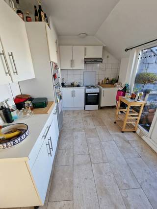 Ben je op zoek naar een appartement in het hart van onze hoofdstad Brussel met bewoonbare oppervlakte van ongeveer 60m² en 2 slaapkamers? Zoek niet verder! Dit appartement gelegen op de bovenste verdieping van Emile Jacqmainlaan 86 heeft alles wat je zoekt.<br /><br />Indeling:<br />- Eetkamer en woonkamer<br />- Keuken<br />- 2 Slaapkamers<br />- Badkamer met douche in bad en toilet<br /><br />Bijzonderheden:<br />- Dakappartement (bovenste verdieping) geen buren naast ons in het gebouw<br />- 3 verschillende terrassen <br />- Dicht bij allerlei voorzieningen<br />- Zeer goede verbindingen<br />- Lift aanwezig in het gebouw<br /><br />Mis deze kans niet en vraag vandaag nog jouw bezoek aan!<br />Bij Albert kom je thuis!