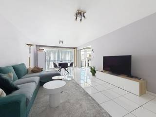 ✨ Indeling en troeven:🛋️ Lichtrijke woonkamer🍽️ Open keuken met ingebouwde toestellen🛏️ 2 Slaapkamers🛁 Badkamer met inloopdouche📦 Handige...