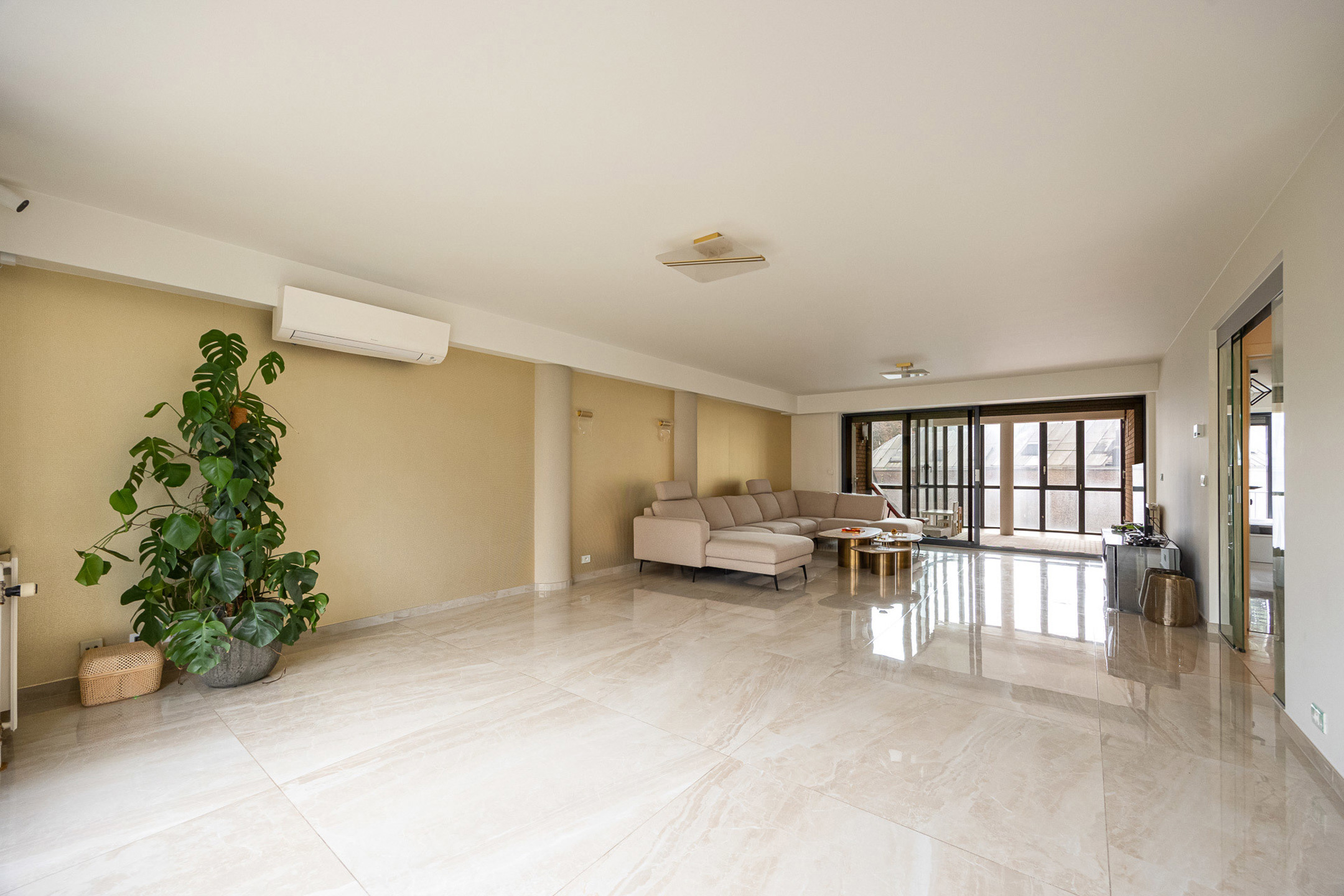 Luxueus hoekappartement met 4 slpk te Antwerpen centrum - foto 2