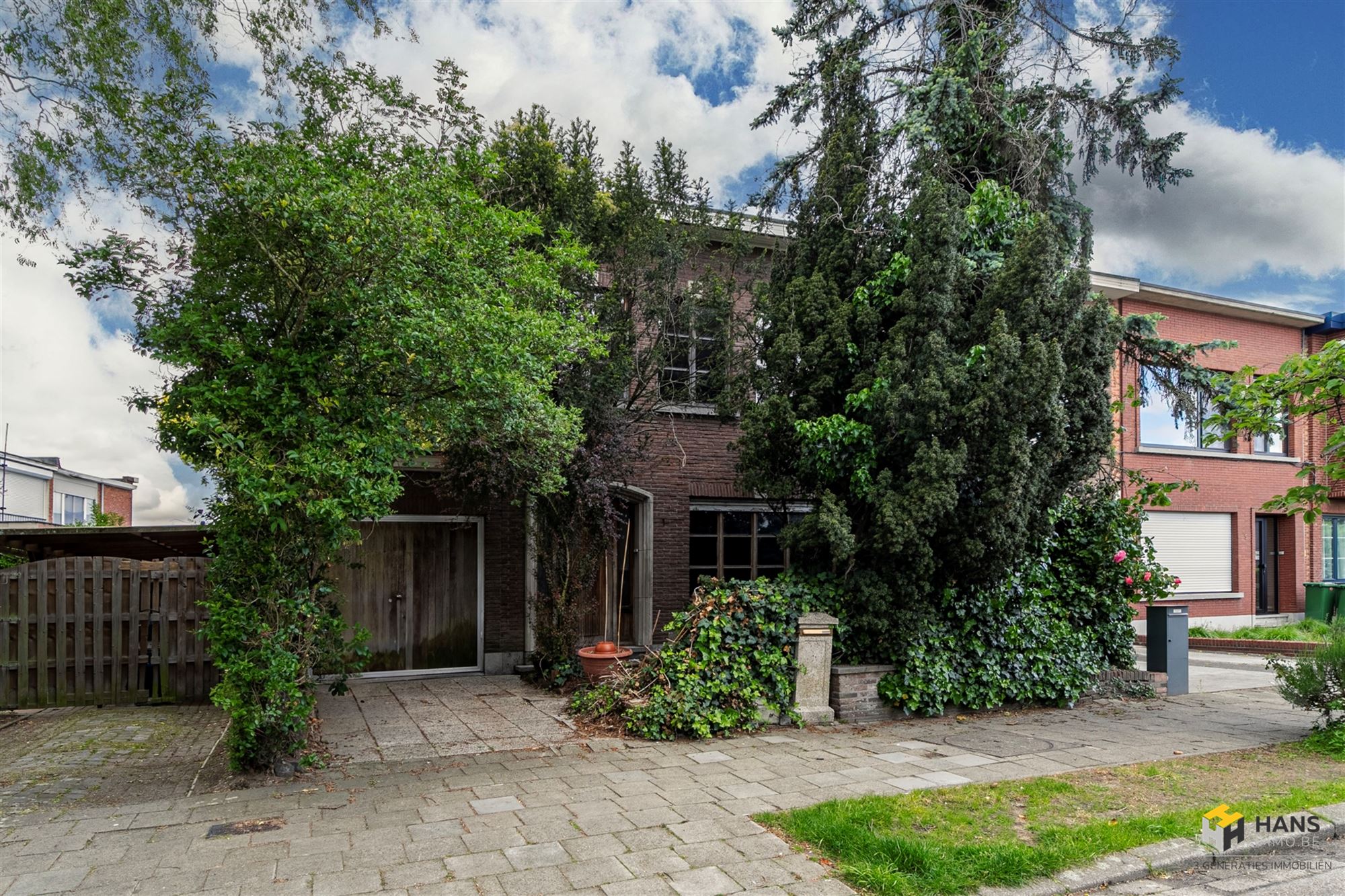 Te renoveren woning (129 m²) met 3 slaapkamers, garage en tuin (113 m²) in Wilrijk. - foto 1