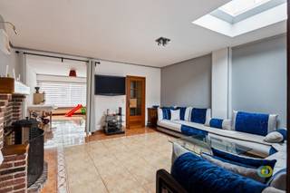 Gelegen te Grimbergen vind u deze woning met een bewoonbare oppervlakte van 136 m², op wandelafstand van winkels, scholen en openbaar vervoer en...