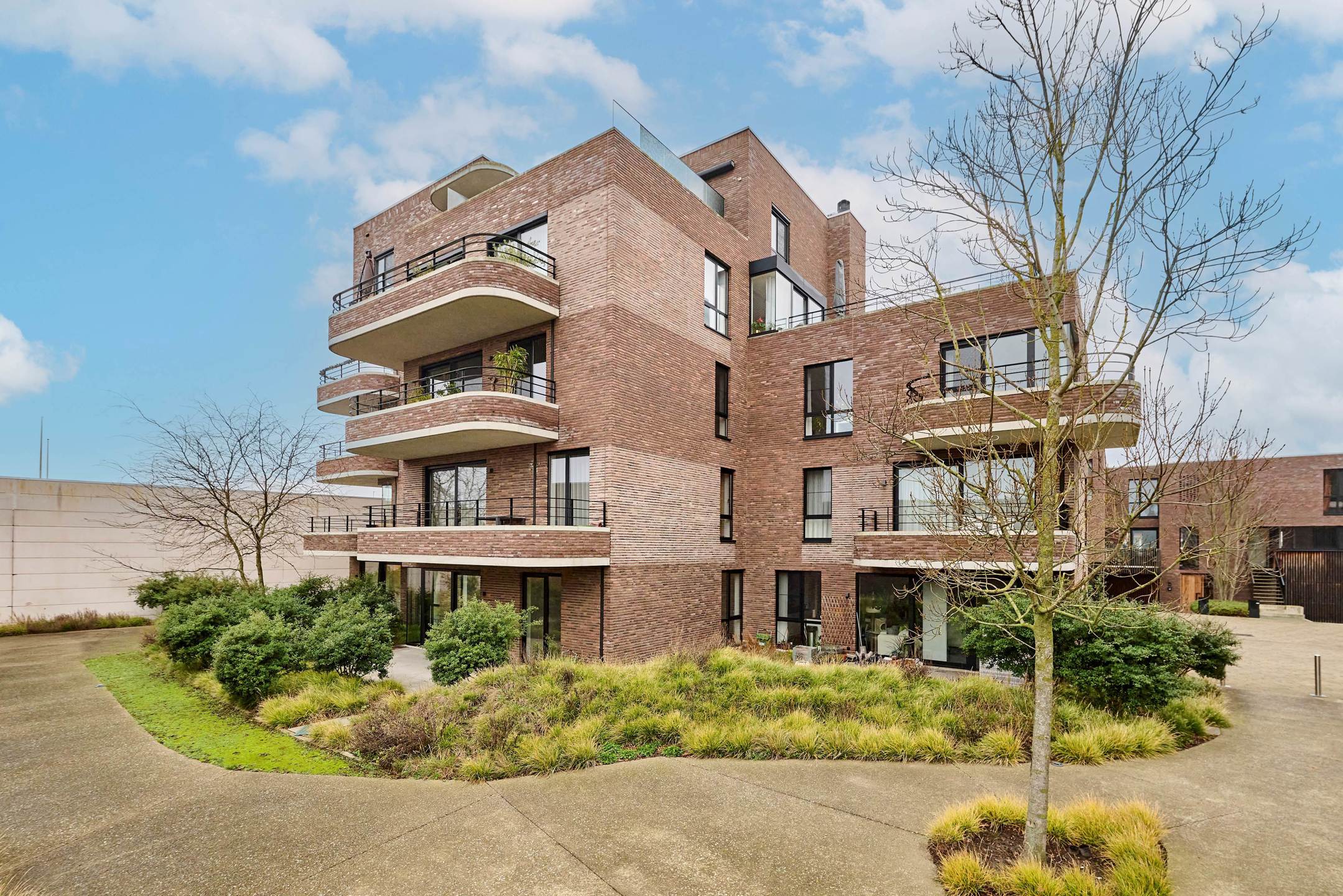 Gelijkvloers appartement met 2 slaapkamers en ruim terras. - foto 1