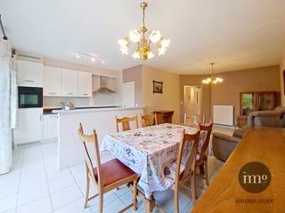 Immo Store vous présente un appartement PRÊT À EMMÉNAGER au deuxième étage d’une copropriété soignée avec ASCENSEUR. Le bien est LIBRE À L’ACTE,...