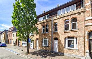 Instapklare en vergunde vakantiewoning in hartje Nieuwpoort-stad op 100 m².Deze ruime rijwoning met een bewoonbare oppervlakte van 352 m² beschikt...