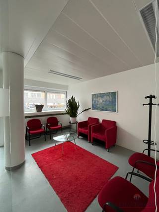 Ontdek dit kantoorpand gelegen aan de Hendrik De Kosterstraat 44 in Zellik. Met een gunstige ligging die gemakkelijk bereikbaar is met de wagen via...