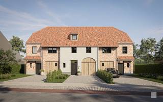 <p>Deze landelijke woning is gelegen in het gezellige Kemzeke (Stekene), vlakbij het Stropersbos, met een vlotte bereikbaarheid via de E34 Antwerpen-Knokke.</p><p>Het gebouw is vakkundig opgetrokken en luxueus afgewerkt. <br />Deze nieuwbouwwoning komt in aanmerking voor 6% BTW en dankzij bijzondere aandacht voor energie en ecologie zal het gebouw bijna energie neutraal zijn = korting van 100% op de onroerende voorheffing gedurende vijf jaar!</p><p>De 3 slaapkamers (+ 2 mogelijk op zolder), ruime badkamer, 2 toiletten, inpandige garage verklappen meteen dat het een ideale gezinswoning is waar wonen en werken perfect combineerbaar zijn.<br />De zolder is bereikbaar via een vaste trap.</p><p>Als eyecatcher komen we opdraven met een lichtrijke woonkamer en een mooie leefkeuken die uitgeeft op de grote tuin, met een fantastisch uitzicht over de velden.<br />Vloerverwarming, zonnepanelen, ventilatiesysteem D, optie tot warmtepomp, het zijn slechts enkele van de vele troeven die deze woningen te bieden hebben.</p><p>Met bruto woonoppervlakte circa 223m² is er voldoende plaats voor heel uw gezin!<br />Het gebruik van duurzame materialen en technieken resulteren in een gegarandeerd laag energieverbruik en maken van deze woning de perfecte basis voor jouw warme thuis.<br />Tot slot zijn er ruime budgetten voorzien voor de vloerafwerking, binnendeuren, sanitair én keuken, deze zijn inbegrepen in de geafficheerde prijs. Voor de keuken is er maar liefst 18.500 euro keuzebudget!</p><p>Contacteer ons snel om een vrijblijvend bezoek te brengen aan de laatst beschikbare woning in dit project! 0468 176 177 </p>