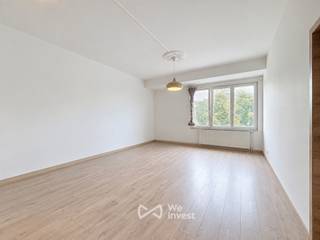 <p>Tel: 0456 89 12 70 / E-mail: noah.c@weinvest.be<br /><br />We Invest biedt u in exclusiviteit een charmant appartement aan op de 3e verdieping (met lift) van een gebouw in de Brigade Pironlaan, te Molenbeek.<br /><br />Dankzij de ideale ligging bevindt het appartement zich vlak bij alle voorzieningen, zoals openbaar vervoer en winkels. Het biedt een lichte en functionele leefruimte.<br /><br />Het appartement bestaat uit een ruime living, een open ingerichte keuken, en een lichte slaapkamer met een mooi groot raam dat een vrij uitzicht biedt. Een moderne douchekamer vervolledigt het geheel.<br /><br />Dit pand overtuigt door zijn geoptimaliseerde indeling en zijn helderheid.<br /><br />Lasten: 110 € (voorschot voor water, lift en schoonmaak van de gemeenschappelijke delen)<br /><br />EPC: D<br /><br />Beschikbaar vanaf 1 november! Huurcontract van minimaal 1 jaar!<br /><br />Snel langskomen! Voor meer exclusieve aanbiedingen, bezoek www.weinvest.be</p>