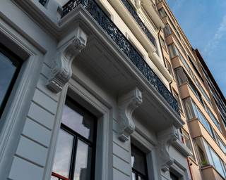 Met gepaste trots stellen we u residentie De Academie voor, een uitzonderlijk nieuwbouwproject op de site van de legendarisch kappersschool...