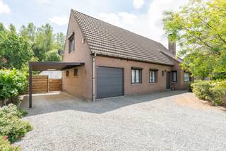 Ontdek deze verzorgde en energiezuinige woning gelegen in een rustige buurt van Erpe-Mere. Met een zuidgerichte tuin, 36 zonnepanelen,...