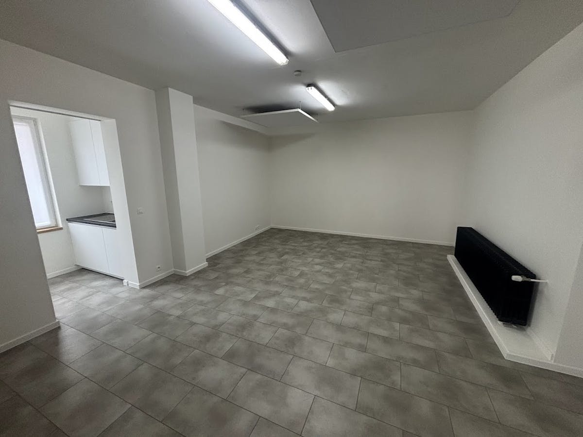 Espace de bureau ou commercial à louer dans le centre de Deerlijk - photo 4