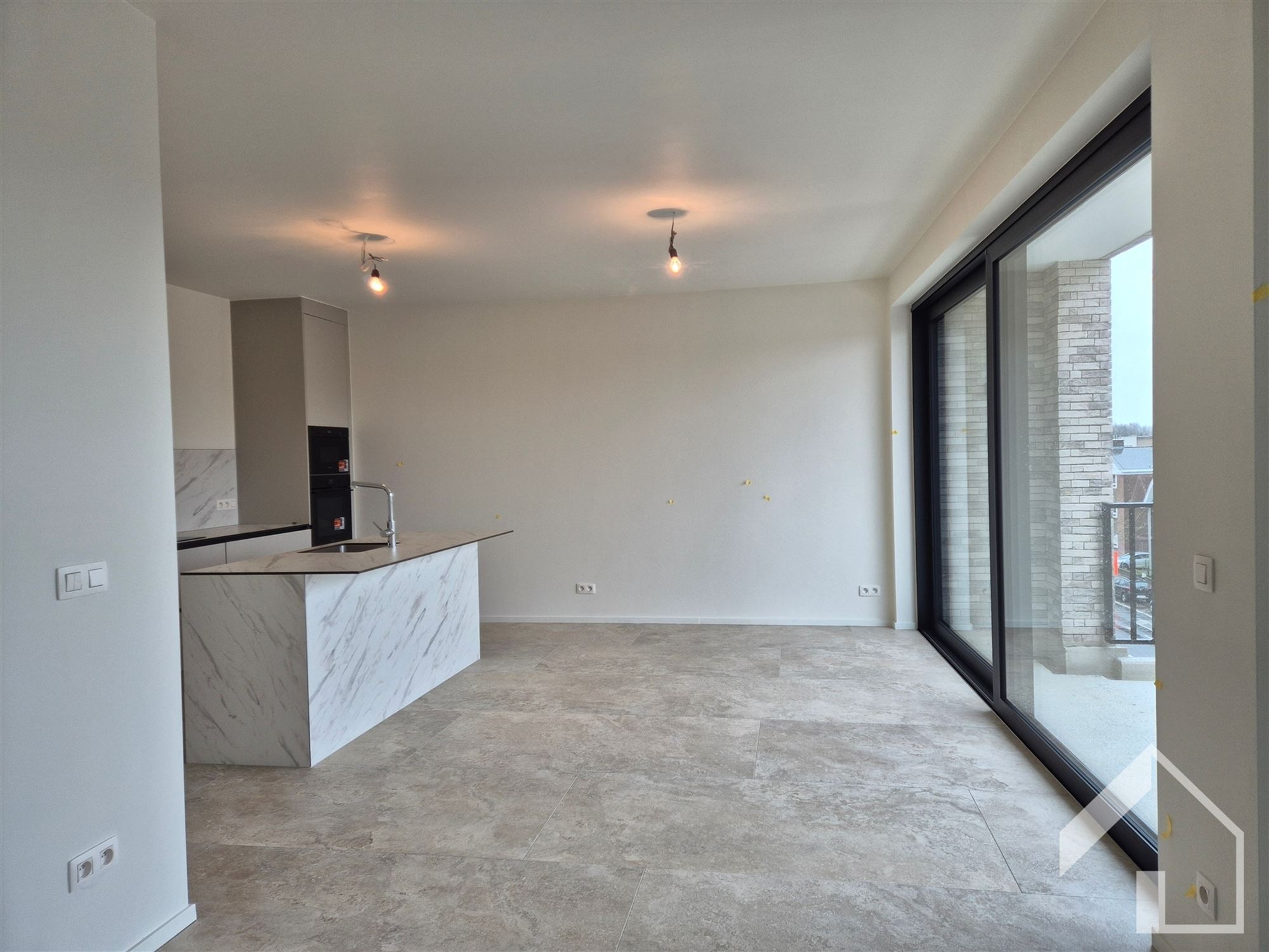 Nieuwbouw appartement op de 3de verdieping met 1 slaapkamer, terras en lift.   - foto 2