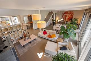 <p><span>Prachtige, ruime en energiezuinige woning op mooi perceel</span></p><p><span> </span></p><p><span>Belangrijkste troeven:</span></p><p><span>- Prachtige, ruime woning met uitzonderlijke leefruimtes</span></p><p><span>- Unieke leefruimte: 3,60m hoog plafond en enorm veel natuurlijk licht dankzij grote glaspartijen</span></p><p><span>- Leefruimte biedt ruimte voor oa zithoek, eetkamer, bureauruimte...</span></p><p><span>- Aansluitend is er de open leefkeuken met extra eet-/zithoek</span></p><p><span>- 3 slaapkamers en 2 badkamers</span></p><p><span>- 1 slaapkamer is voorzien van dressing en ensuite badkamer</span></p><p><span>- Zeer praktische indeling met oa dubbele inpandige garage</span></p><p><span>- Mooie kelderruimte, ideaal als bvb hobbyruimte</span></p><p><span>- 30 zonnepanelen met nog opbrengst groenestroomcertificaten van ca 1.750€/jaar!</span></p><p><span>- Extra's: domotica, screens, airco, vloerverwarming, laag energieverbruik (ca 86€/maand), ...</span></p><p><span>- Knap perceel van 1.482m2 met terras en zwemvijver</span></p><p><span>- Ideale ligging: rustig gelegen en goed bereikbaar</span></p><p><span> </span></p><p><span>Bekijk zeker ook de 3D virtuele rondleiding en de grondplannen met de afmetingen. Zo krijgt u van thuis uit al een perfect beeld van wat deze woning te bieden heeft!</span></p><p><span>Wenst u meer info of een vrijblijvende bezichtiging, contacteer dan ons kantoor op het nummer 014 39 99 99 en wij helpen u graag verder.</span></p>