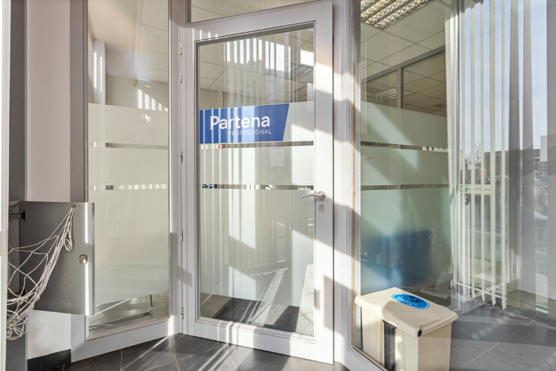 Kantoor van 490m² met parking op een TOPlocatie in centrum Eeklo! - foto 3